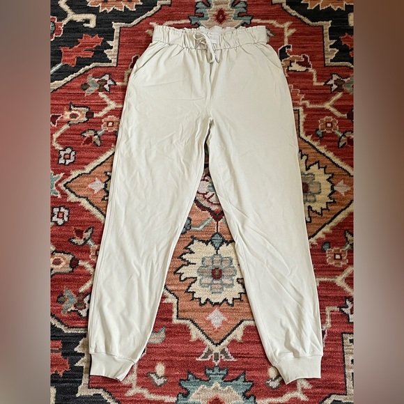 NWOT Lululemon Stretch Luxtreme Jogger *special edition team Canada - Picture 9 of 16